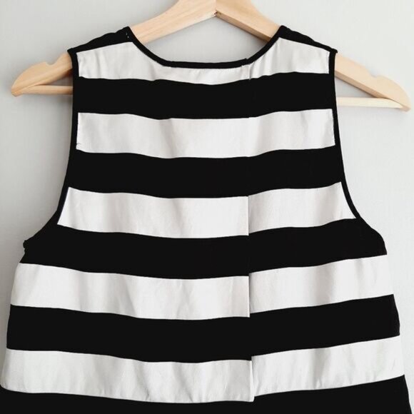 CLUB MONACO Sleeveless Shell Top Strippe Pattern B&W Crewneck Sz S Flawed - Picture 7 of 16